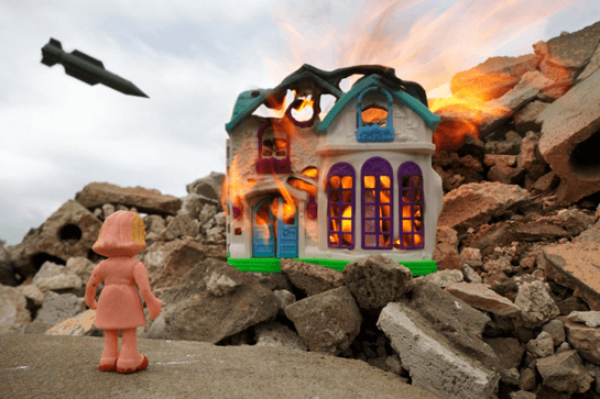 ألعاب الحرب: مشروع تصوير فوتوغرافيّ لمساعدة الأطفال على الشفاء من أثر الصدمات والنزاعات