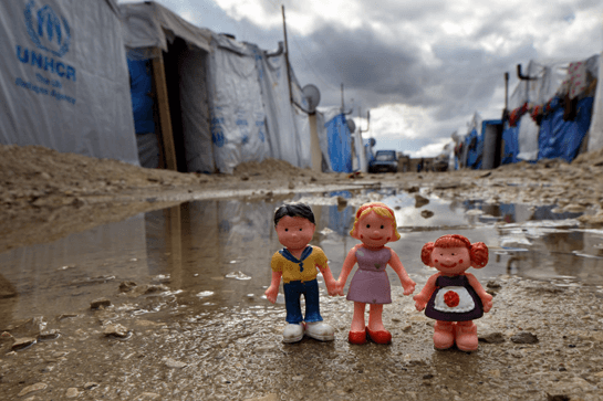 ألعاب الحرب: مشروع تصوير فوتوغرافيّ لمساعدة الأطفال على الشفاء من أثر الصدمات والنزاعات