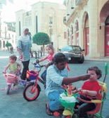 الخادمات الآسيويات