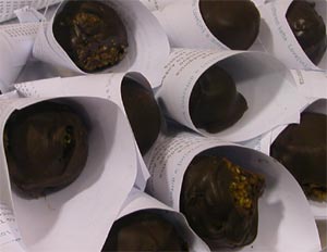 Lea Petrou, Maria Nymfiadi; Love [in] a different kefte