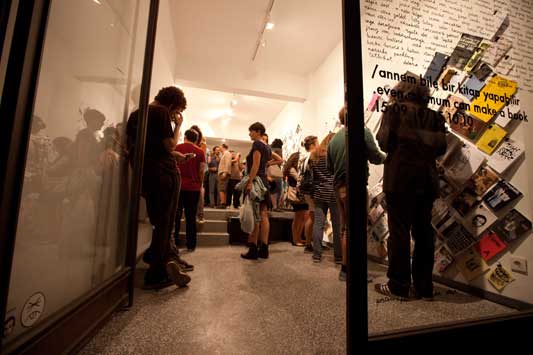 Mobility of artworks instead of artists