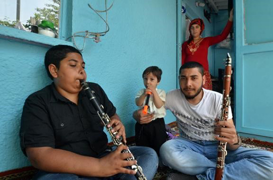 //Kerem’s younger brother, sahin, though still at school, also wants to be a musician like his brother. (Photo: Aydın Çetinbostanoğlu)