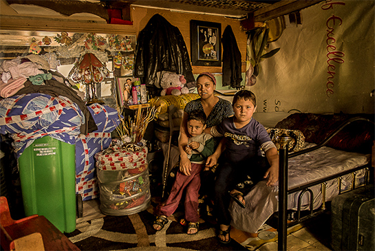 //Photo by Yann Merlin, Samaritain, 2013.