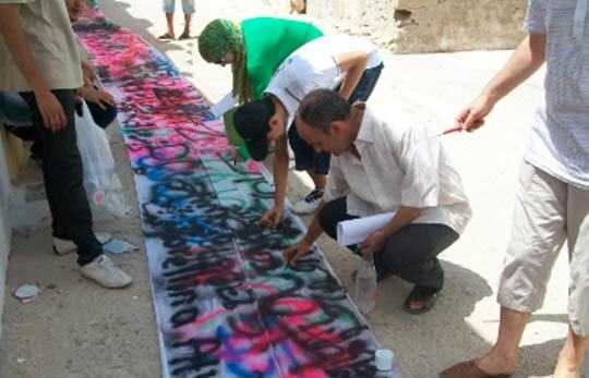 //Habib Ben Salha signing the citizen petition for the protection of Lamta’s coast