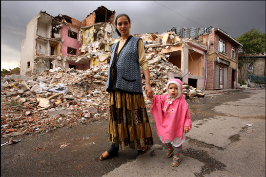 //Sulukule in ruins.