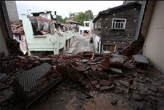 //Sulukule in ruins.