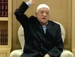 //Fethullah Gülen, seen in a video cursing the “thieves”.