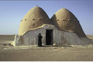 De Pierre et de lumière, de terre et de vent…. architecture du passé, architecture dépassée?