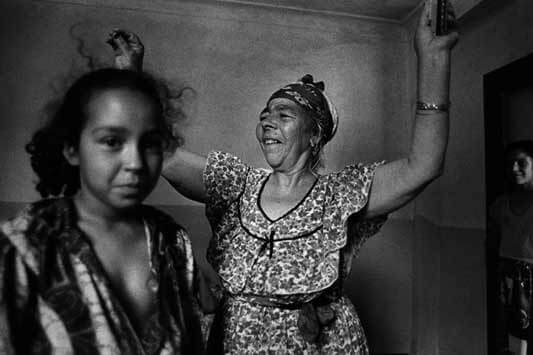 //Fête lors du retour de mon père, Sétif, novembre 1997. © Bruno Boudjelal