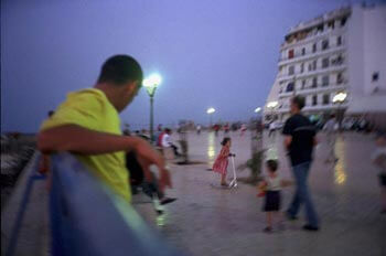 //Bab El-Oued, Alger, septembre 2001. © Bruno Boudjelal