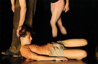 Bipod: Quand le corps entre en politique