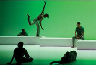 Bipod: Quand le corps entre en politique