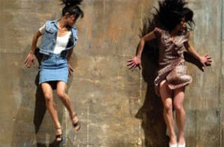 Bipod: Quand le corps entre en politique