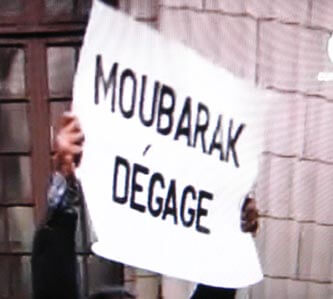 Une nuit de vigilance au Caire assiégé par l’armée et les pillards