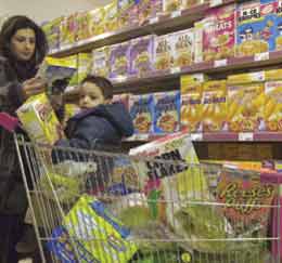 L'Hypermarché tue les petits commerces et séduit les citadins