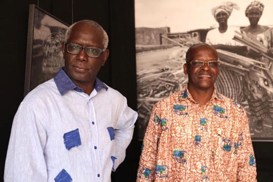 //la belle présence de nos amis Boubacar Boris Diop, auteur avec l'écrivain Nando dalla Chiesa du livre Lentement/ slow, avec les photographies de l'exposition et Alpha Sy philosophe et modérateur du débat