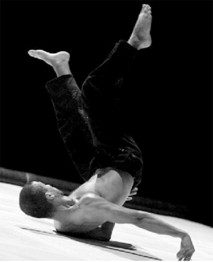 //Arrêt sur image de la dernière chorégraphie de Rochdi Belgasmi