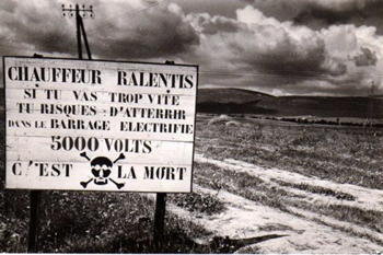 //Près du barrage de la frontière tunisienne (DR).