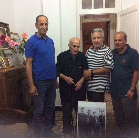 //De gauche à droite: Nacer BOUDIAF le fils du Président, Kaci Abdallah abderahmane élément du 1er Novembre ( un des derniers encore en vie), Djallil DIDOUCHE neveu de DIDOUCHE Mourad et Mohamed Boukechoura, fils de Mourad Boukechoura.