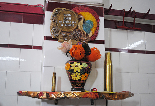 //"Friendship is not afraid of rust"