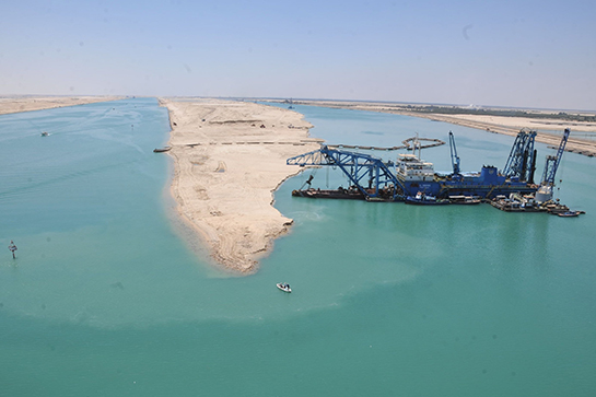 //Le nouveau canal de Suez (Source : suezcanal)