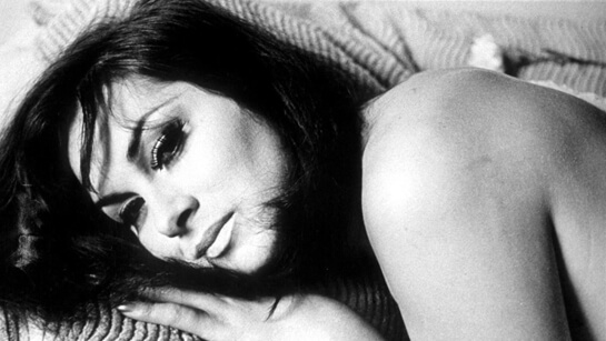 //April Ashley à Londres en 1964. Dans ses mémoires, elle décrit par le détail sa rencontre avec le Dr Burou à Casablanca. VIC SINGH