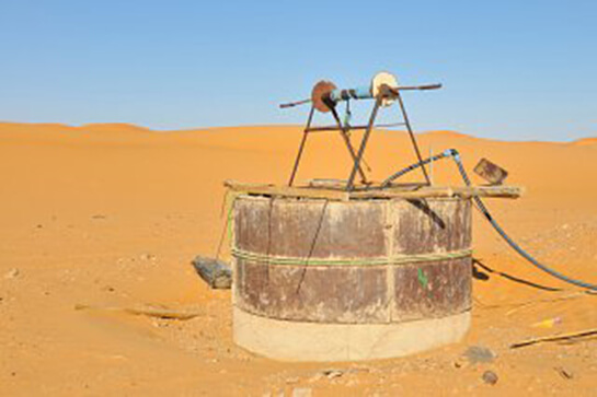 //Well in erg Chebbi, Morocco. - Walter Allgöwer, Prisma Bildagentur AG/Alamy Stock Photo, 15th May 2010. 