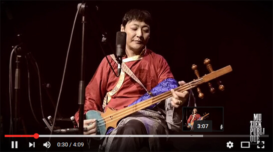 //Refugees for Refugees: Dolma Renqingi & Kelsang Hula (Tibet) - Chomolungma