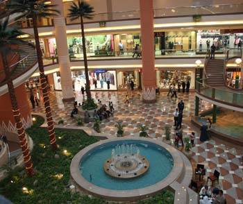 I “malls”: nuovi templi effimeri del Cairo