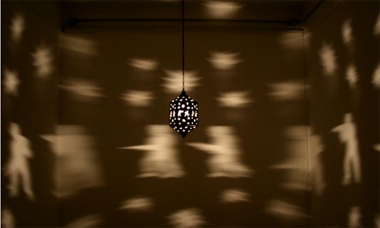 Mona Hatoum: variazioni di contrasti e scomposizioni 