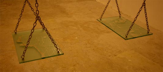 Mona Hatoum: variazioni di contrasti e scomposizioni 