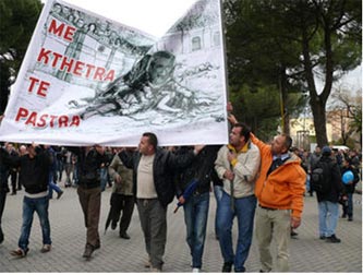 Crisi in Albania: i due gruppi