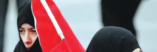 “Rosso variopinto” per le donne turche 