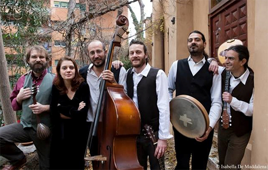 //La band, da sinistra: Georgios Strimpakos, Francesca Palombo, Daniele Ercoli, Emiliano Maiorani, Luca Cioffi e Dimitris Kotsiouros.