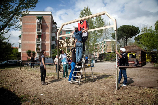 //La stazione “immaginaria” realizzata a San Basilio dai ragazzi delle scuole di zona.