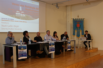 //Román Reyes, Antonello Petrillo, Fabio De Nardis, Fatos Tarifa, Nazli Çağin Bilgili e Mariano Longo. Brindisi, 6 maggio 2013