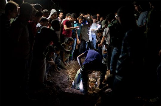 //Il funerale di Abu Abed ad Atma (foto di Alessio Genovese)