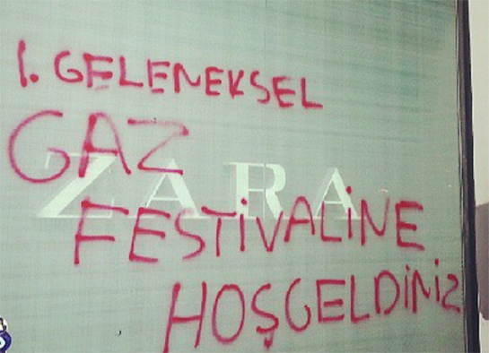 //“Benvenuti al primo festival tradizionale di gas!”