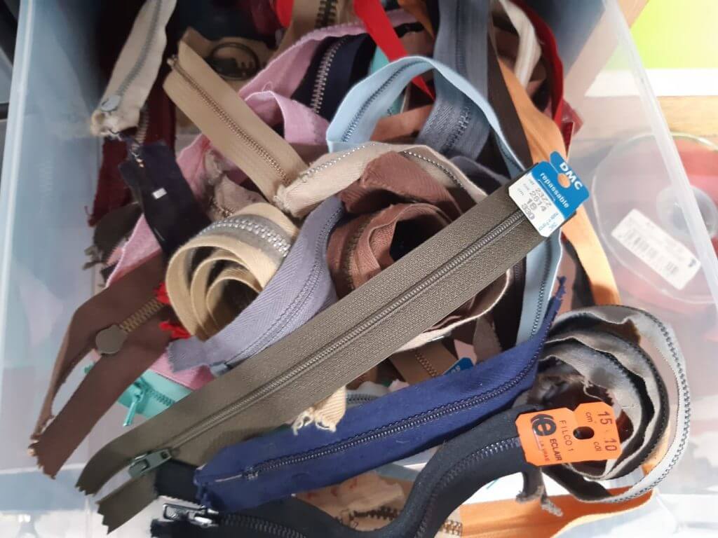 Fermetures éclair couture mercerie réemploi recyclerie au bonheur des bennes 44 saint-nazaire