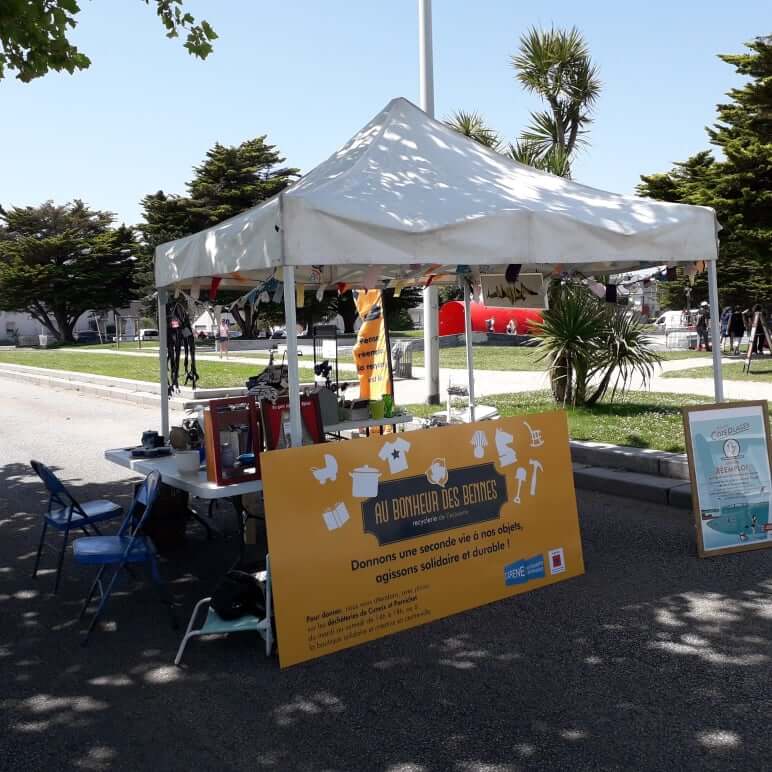 stand saint nazaire côté plages réemploi ateliers association mercredi au bonheur des bennes 44
