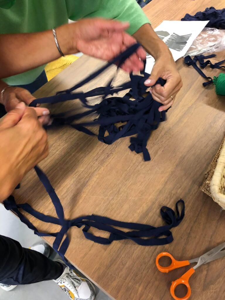 Atelier crochet reemploi tee-shirt recyclerie au bonheur des bennes saint nazaire 44