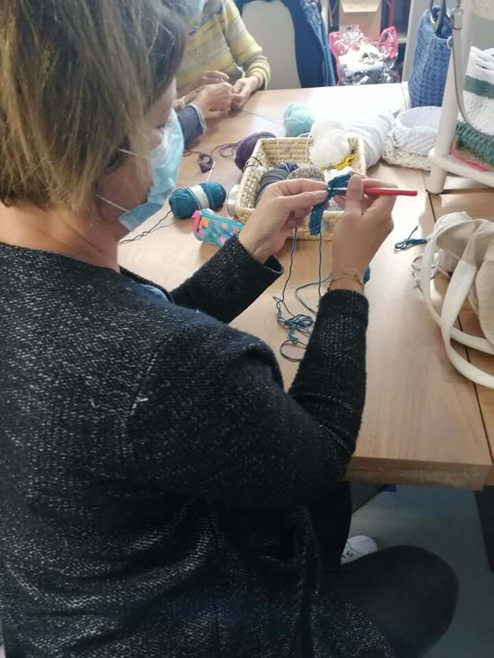 Atelier crochet reemploi tee-shirt recyclerie au bonheur des bennes saint nazaire 44