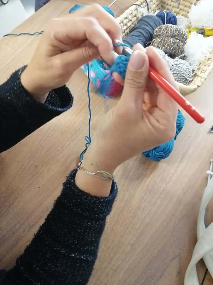 Atelier crochet reemploi tee-shirt recyclerie au bonheur des bennes saint nazaire 44