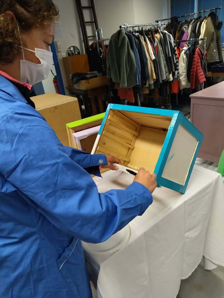 Customisation relooking meubles ponçage peinture recyclerie réemploi au bonheur des bennes saint nazaire 44