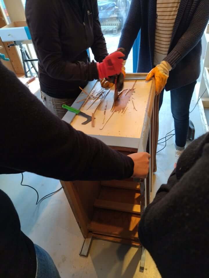 Customisation relooking meubles ponçage peinture recyclerie réemploi au bonheur des bennes saint nazaire 44