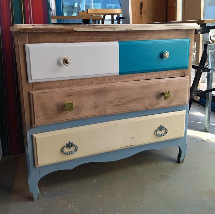 Customisation relooking meubles ponçage peinture recyclerie réemploi au bonheur des bennes saint nazaire 44