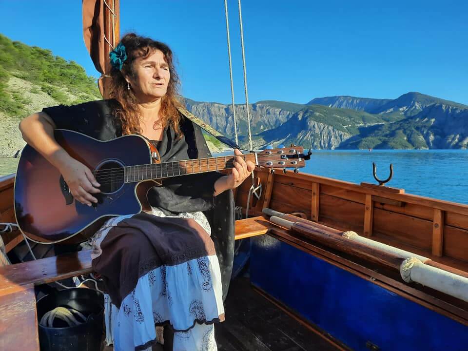 Taisteal en concert | Au Maquis