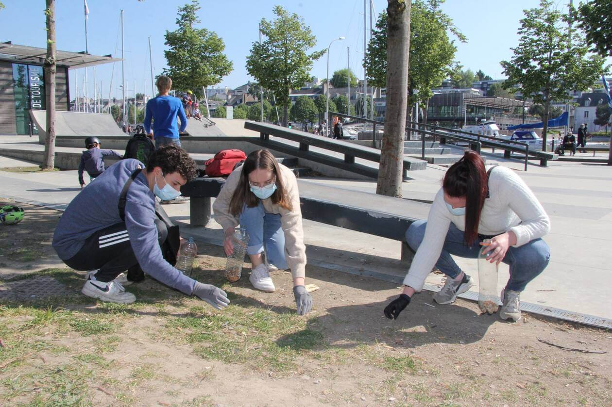 Vannes. Plus de 15 000 mégots « cueillis » en deux heures | HEBDO ECOLO