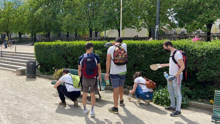 EN IMAGES - Grenoble : une collecte de mégots de cigarettes pour alerter sur les risques pour l'environnement | HEBDO ECOLO
