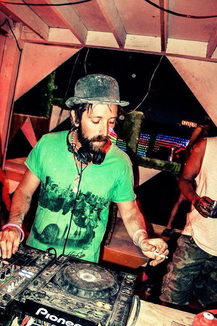 STAR WAX MIX 21 / JULIO RED | Star Wax Magazine